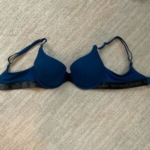 Victoria’s Secret Bra, 32C
